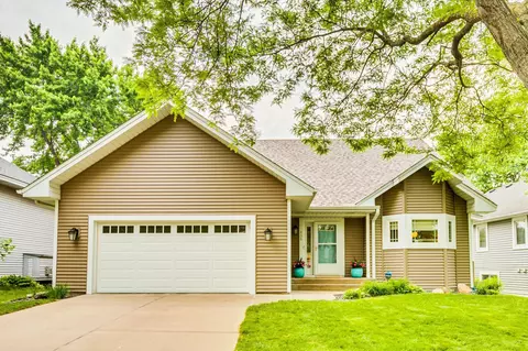 856 Winterberry Ct, Woodbury, MN 55125