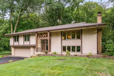 801 Woodview Dr, Burnsville, MN 55337