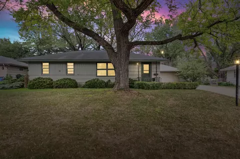 512 W 104th St, Bloomington, MN 55420