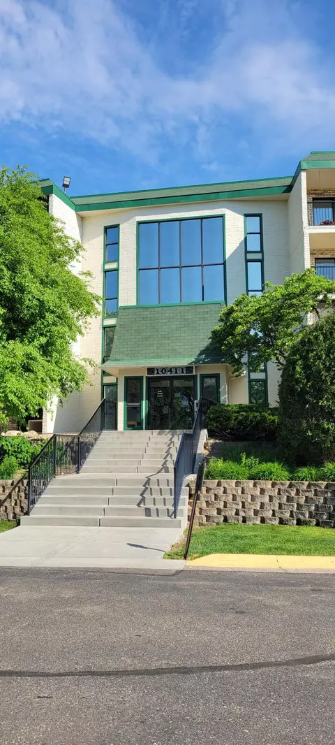 10411 Cedar Lake Rd #303, Minnetonka, MN 55305