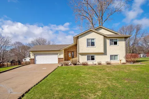 8615 215th St N, Forest Lake, MN 55025