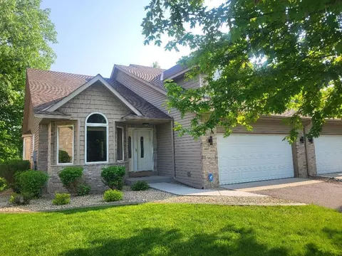 9821 34th Ave N, Plymouth, MN 55441