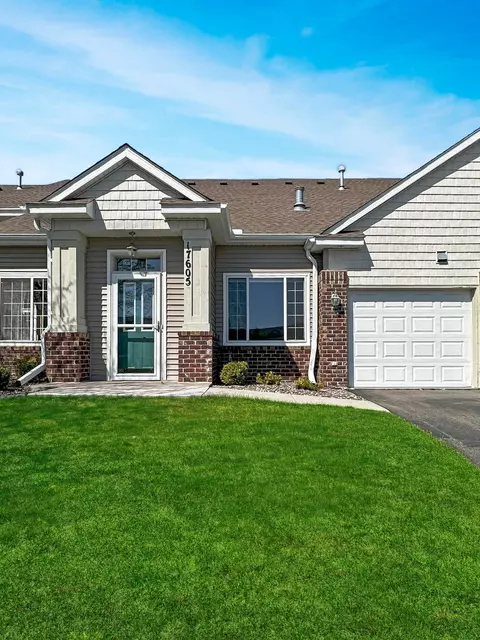 17605 38th Ave N, Plymouth, MN 55446