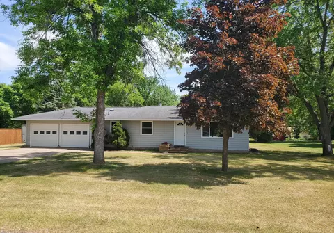 5620 Walnut Dr, Saint Cloud, MN 56303