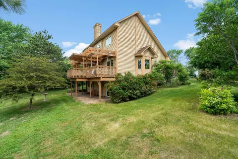 9840 Dale Rd, Woodbury, MN 55129