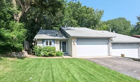 4413 Chatsworth St N, Shoreview, MN 55126