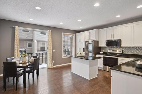 8276 Labont Way #11, Eden Prairie, MN 55344