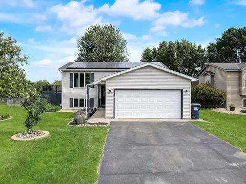 453 Braeburn Dr, Shakopee, MN 55379