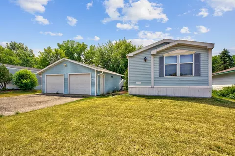 711 30th St NW, Faribault, MN 55021