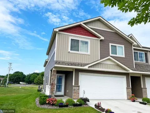 8593 Gateway Cir, Monticello, MN 55362