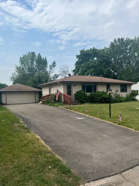 2000 Zircon Ln, Eagan, MN 55122