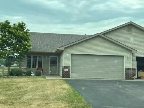 106 Cottage Dr, Osceola, WI 54020