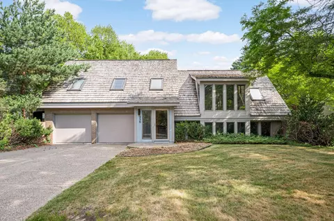 250 King Creek Rd, Golden Valley, MN 55416