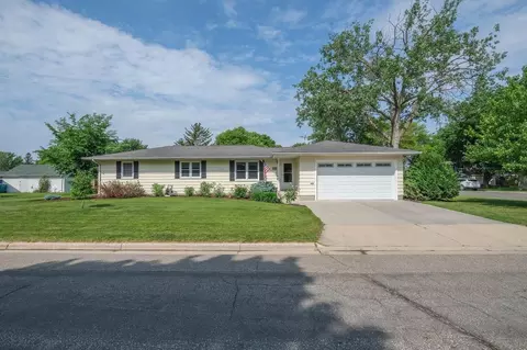 909 9th St NE, Waseca, MN 56093