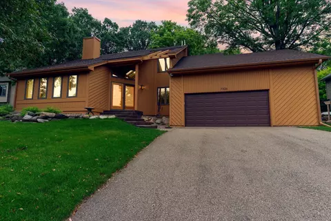 7326 Upper 136th St W, Apple Valley, MN 55124