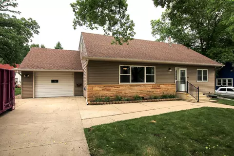 907 14th St E, Glencoe, MN 55336