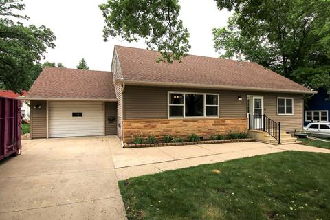 907 14th St E, Glencoe, MN 55336