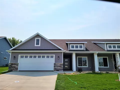 904 11th Pl NW, Kasson, MN 55944