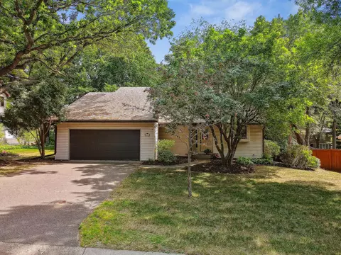 670 Lake Pine Dr, Shoreview, MN 55126