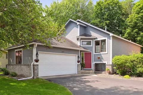 15507 Sussex Dr, Minnetonka, MN 55345
