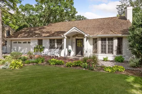137 Holly Rd, Hopkins, MN 55343