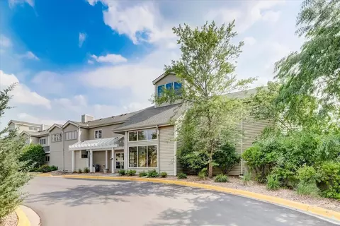 1392 Carling Dr #307, Saint Paul, MN 55108