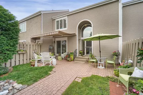 1127 Edgcumbe Rd, Saint Paul, MN 55105