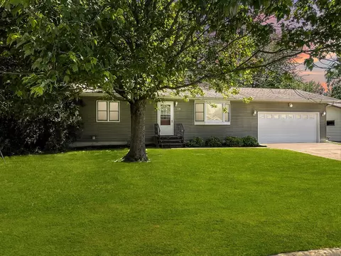 1209 17th St SW, Faribault, MN 55021