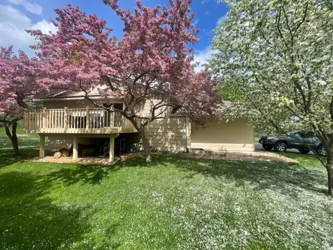 970 Pontiac Ln, Chanhassen, MN 55317