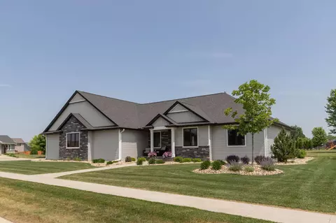 302 15th Ave NW, Kasson, MN 55944