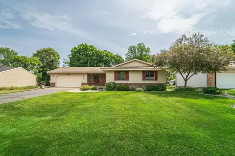 1053 Merrifield St, Shakopee, MN 55379