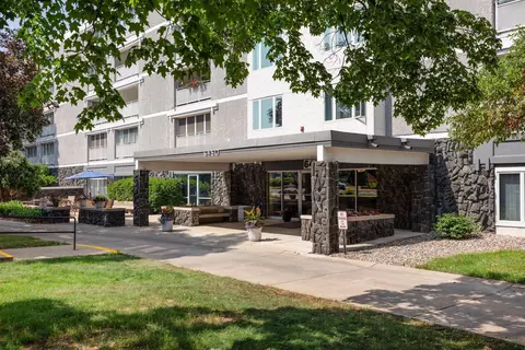 6450 York Ave S #508, Edina, MN 55435