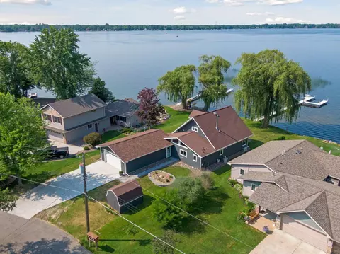 757 Woodland Dr SE, Forest Lake, MN 55025