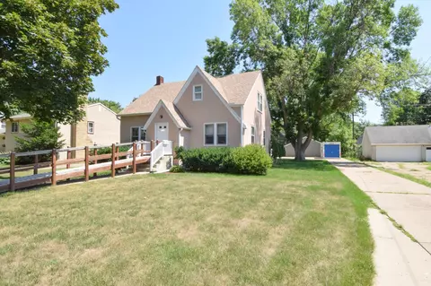1746 Holton St, Falcon Heights, MN 55113