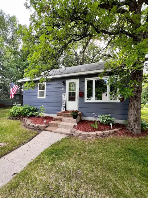 315 Merriam Ave S, Thief River Falls, MN 56701