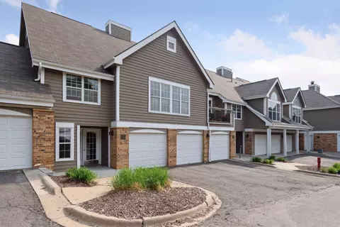 6165 Chasewood Pkwy #204, Minnetonka, MN 55343