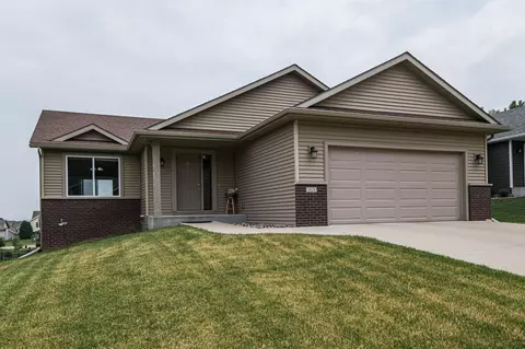 3828 46th Ave NW, Rochester, MN 55901