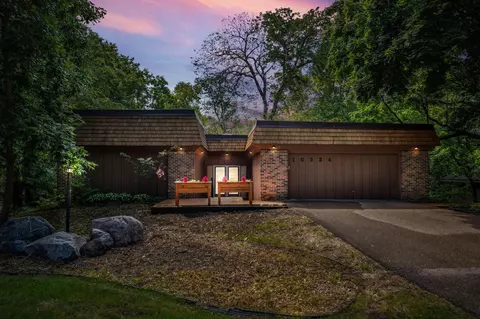 10224 Wildwood Rd, Bloomington, MN 55437