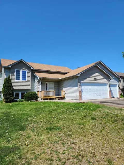 705 Bluebird St, Mora, MN 55051