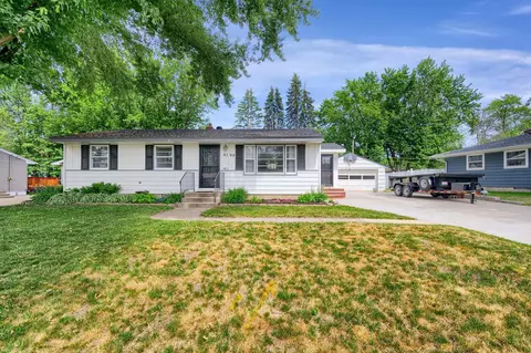 6199 Dell Ln S, Woodbury, MN 55125