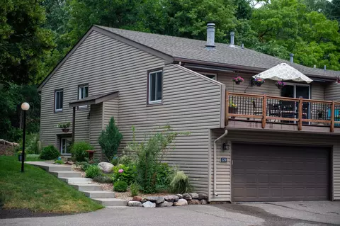 229 River Woods Ln, Burnsville, MN 55337