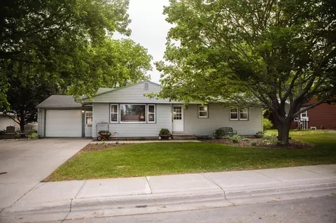 325 S Columbia Ave, Morris, MN 56267