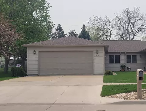 910 2nd St NW, Pipestone, MN 56164