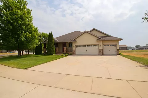 971 Waters Edge Cir, Avon, MN 56310 photo 2