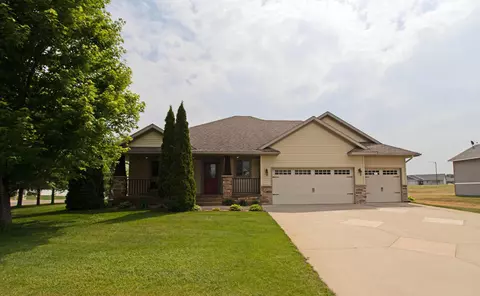 971 Waters Edge Cir, Avon, MN 56310