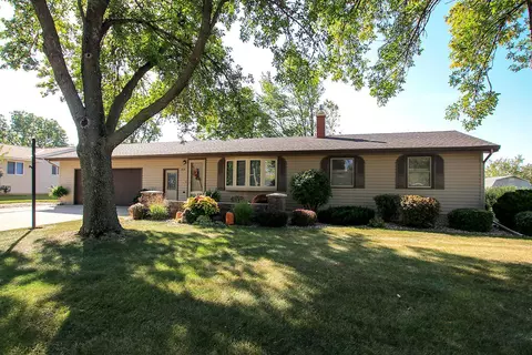 1315 W Birch Ave, Olivia, MN 56277