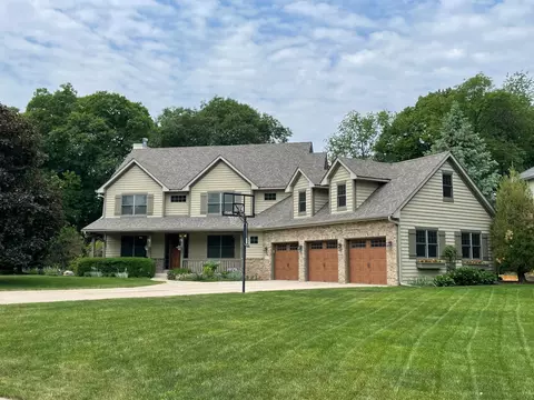 1415 Knob Hill Ln, Chanhassen, MN 55317