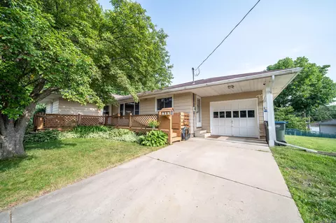 812 16th St NE, Rochester, MN 55906