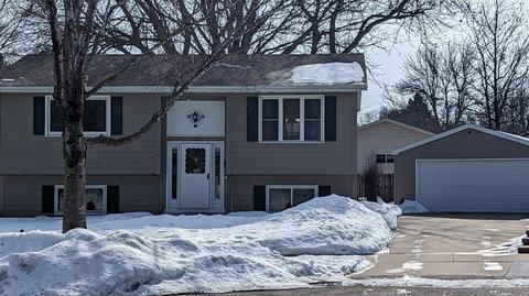 1322 43rd St NW, Rochester, MN 55901