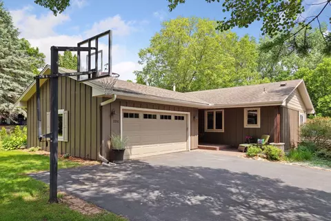 2210 Fountain Ln N, Plymouth, MN 55447